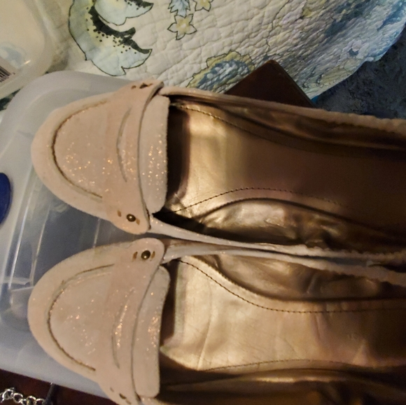 BCBG SUEDE FLATS - Picture 3 of 5
